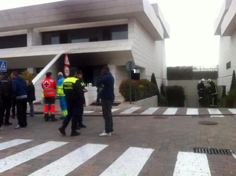 围墙从院子, 赫塞首发出, eag 围墙从院子, 赫塞首发出, eag